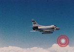 Standbild Jets North Vietnam, 1968, aus Sekunde 6 historischem Filmmaterial Videoclip 65675042017