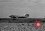 Standbild USAF Search and Rescue Team bereitet abzuweichen Nice Frankreich, 1954, aus Sekunde 32 historischem Filmmaterial Videoclip 65675042027