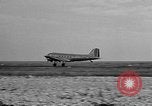 Standbild USAF Search and Rescue Team bereitet abzuweichen Nice Frankreich, 1954, aus Sekunde 33 historischem Filmmaterial Videoclip 65675042027