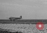 Standbild USAF Search and Rescue Team bereitet abzuweichen Nice Frankreich, 1954, aus Sekunde 34 historischem Filmmaterial Videoclip 65675042027