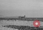 Standbild USAF Search and Rescue Team bereitet abzuweichen Nice Frankreich, 1954, aus Sekunde 36 historischem Filmmaterial Videoclip 65675042027