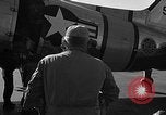 Standbild USAF Search and Rescue Team bereitet abzuweichen Nice Frankreich, 1954, aus Sekunde 60 historischem Filmmaterial Videoclip 65675042027