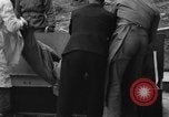 Standbild Suche Für abgestürzte USAF C-47 Flugzeuge San Giacomo di Entracque Italien, 1954, aus Sekunde 31 historischem Filmmaterial Videoclip 65675042032