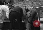 Standbild Suche Für abgestürzte USAF C-47 Flugzeuge San Giacomo di Entracque Italien, 1954, aus Sekunde 33 historischem Filmmaterial Videoclip 65675042032