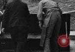 Standbild Suche Für abgestürzte USAF C-47 Flugzeuge San Giacomo di Entracque Italien, 1954, aus Sekunde 35 historischem Filmmaterial Videoclip 65675042032