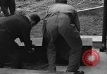 Standbild Suche Für abgestürzte USAF C-47 Flugzeuge San Giacomo di Entracque Italien, 1954, aus Sekunde 43 historischem Filmmaterial Videoclip 65675042032