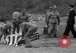 Standbild Suche Für abgestürzte USAF C-47 Flugzeuge San Giacomo di Entracque Italien, 1954, aus Sekunde 55 historischem Filmmaterial Videoclip 65675042032