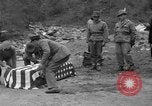 Standbild Suche Für abgestürzte USAF C-47 Flugzeuge San Giacomo di Entracque Italien, 1954, aus Sekunde 57 historischem Filmmaterial Videoclip 65675042032
