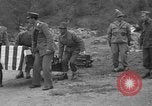 Standbild Suche Für abgestürzte USAF C-47 Flugzeuge San Giacomo di Entracque Italien, 1954, aus Sekunde 61 historischem Filmmaterial Videoclip 65675042032