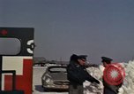Immagine di Salvataggio di B-52 crash superstiti Bangor Maine USA, 1963, secondo 5 filmato di repertorio 65675042037