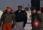 Immagine di Salvataggio di B-52 crash superstiti Bangor Maine USA, 1963, secondo 30 filmato di repertorio 65675042037