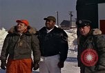 Immagine di Salvataggio di B-52 crash superstiti Bangor Maine USA, 1963, secondo 32 filmato di repertorio 65675042037