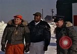 Immagine di Salvataggio di B-52 crash superstiti Bangor Maine USA, 1963, secondo 33 filmato di repertorio 65675042037