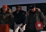 Immagine di Salvataggio di B-52 crash superstiti Bangor Maine USA, 1963, secondo 39 filmato di repertorio 65675042037