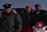 Immagine di Salvataggio di B-52 crash superstiti Bangor Maine USA, 1963, secondo 44 filmato di repertorio 65675042037