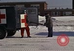 Immagine di Salvataggio di B-52 crash superstiti Bangor Maine USA, 1963, secondo 51 filmato di repertorio 65675042037