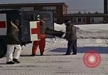 Immagine di Salvataggio di B-52 crash superstiti Bangor Maine USA, 1963, secondo 52 filmato di repertorio 65675042037