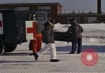 Immagine di Salvataggio di B-52 crash superstiti Bangor Maine USA, 1963, secondo 53 filmato di repertorio 65675042037