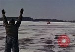 Immagine di Salvataggio di B-52 crash superstiti Bangor Maine USA, 1963, secondo 57 filmato di repertorio 65675042037