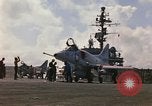 Image USS Constellation lancement avion pendant la guerre de Vietnam Station Yankee Vietnam, 1967, de la seconde 9 séquences d'archives historiques vidéo 65675042047