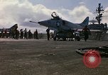 Image USS Constellation lancement avion pendant la guerre de Vietnam Station Yankee Vietnam, 1967, de la seconde 24 séquences d'archives historiques vidéo 65675042047