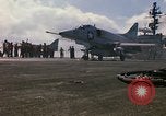 Image USS Constellation lancement avion pendant la guerre de Vietnam Station Yankee Vietnam, 1967, de la seconde 32 séquences d'archives historiques vidéo 65675042047