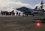 Image USS Constellation lancement avion pendant la guerre de Vietnam Station Yankee Vietnam, 1967, de la seconde 34 séquences d'archives historiques vidéo 65675042047