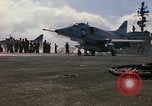 Image USS Constellation lancement avion pendant la guerre de Vietnam Station Yankee Vietnam, 1967, de la seconde 36 séquences d'archives historiques vidéo 65675042047