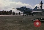 Image USS Constellation lancement avion pendant la guerre de Vietnam Station Yankee Vietnam, 1967, de la seconde 37 séquences d'archives historiques vidéo 65675042047