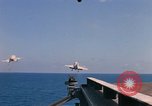 Image USS Constellation lancement avion pendant la guerre de Vietnam Station Yankee Vietnam, 1967, de la seconde 41 séquences d'archives historiques vidéo 65675042047
