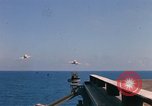 Image USS Constellation lancement avion pendant la guerre de Vietnam Station Yankee Vietnam, 1967, de la seconde 42 séquences d'archives historiques vidéo 65675042047