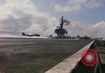 Image USS Constellation lancement avion pendant la guerre de Vietnam Station Yankee Vietnam, 1967, de la seconde 53 séquences d'archives historiques vidéo 65675042047