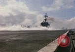 Image USS Constellation lancement avion pendant la guerre de Vietnam Station Yankee Vietnam, 1967, de la seconde 57 séquences d'archives historiques vidéo 65675042047
