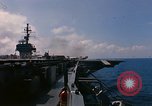 Image USS Constellation lancement avion pendant la guerre de Vietnam Station Yankee Vietnam, 1967, de la seconde 61 séquences d'archives historiques vidéo 65675042047
