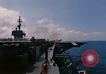 Image USS Constellation lancement avion pendant la guerre de Vietnam Station Yankee Vietnam, 1967, de la seconde 62 séquences d'archives historiques vidéo 65675042047
