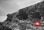 Standbild Höhlen Okinawa Ryukyu Inseln, 1945, aus Sekunde 29 historischem Filmmaterial Videoclip 65675042101