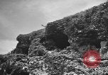Standbild Höhlen Okinawa Ryukyu Inseln, 1945, aus Sekunde 30 historischem Filmmaterial Videoclip 65675042101
