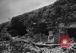 Standbild Höhlen Okinawa Ryukyu Inseln, 1945, aus Sekunde 35 historischem Filmmaterial Videoclip 65675042101