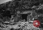 Standbild Höhlen Okinawa Ryukyu Inseln, 1945, aus Sekunde 43 historischem Filmmaterial Videoclip 65675042101