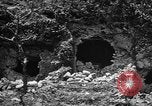 Standbild Höhlen Okinawa Ryukyu Inseln, 1945, aus Sekunde 48 historischem Filmmaterial Videoclip 65675042101