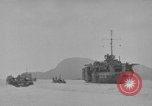 Standbild Landungsboote Tanks Okinawa Ryukyu Inseln, 1945, aus Sekunde 6 historischem Filmmaterial Videoclip 65675042110