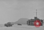 Standbild Landungsboote Tanks Okinawa Ryukyu Inseln, 1945, aus Sekunde 9 historischem Filmmaterial Videoclip 65675042110