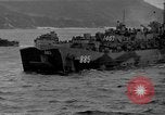 Standbild Landungsboote Tanks Okinawa Ryukyu Inseln, 1945, aus Sekunde 26 historischem Filmmaterial Videoclip 65675042110