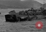 Standbild Landungsboote Tanks Okinawa Ryukyu Inseln, 1945, aus Sekunde 27 historischem Filmmaterial Videoclip 65675042110