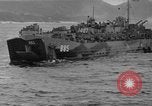 Standbild Landungsboote Tanks Okinawa Ryukyu Inseln, 1945, aus Sekunde 30 historischem Filmmaterial Videoclip 65675042110