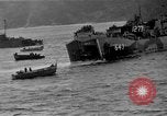 Standbild Landungsboote Tanks Okinawa Ryukyu Inseln, 1945, aus Sekunde 39 historischem Filmmaterial Videoclip 65675042110