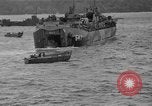 Standbild Landungsboote Tanks Okinawa Ryukyu Inseln, 1945, aus Sekunde 49 historischem Filmmaterial Videoclip 65675042110