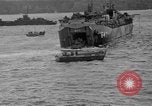 Standbild Landungsboote Tanks Okinawa Ryukyu Inseln, 1945, aus Sekunde 52 historischem Filmmaterial Videoclip 65675042110
