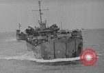Standbild Landing Ship Tank Okinawa Ryukyu Inseln, 1945, aus Sekunde 5 historischem Filmmaterial Videoclip 65675042112