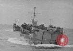 Standbild Landing Ship Tank Okinawa Ryukyu Inseln, 1945, aus Sekunde 9 historischem Filmmaterial Videoclip 65675042112